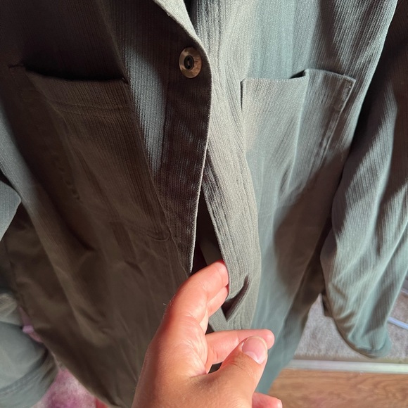 Vintage green button up! - Picture 2 of 5
